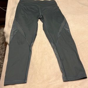 Knockout by Victoria Secret capri leggings size S